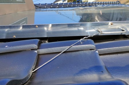 天日撤去　ワイヤーで固定